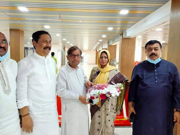 সাবেক সংস্কৃতি মন্ত্রী নূর কে সৈয়দপুর পৌর মেয়র,  ফুল দিয়ে শুভেচ্ছা জানালেন 