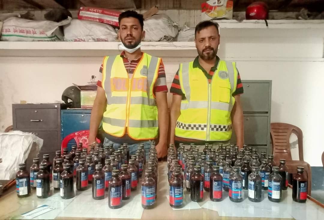 ধান ক্ষেত থেকে ভারতীয় ফেনসিডিল সহ বিপুল মাদক উদ্ধার