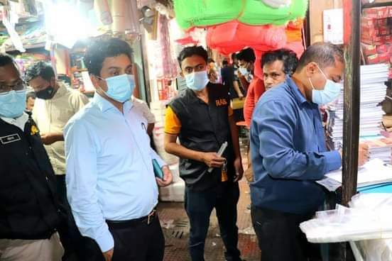 পলিথিন প্রতিরোধে অভিযানে ৮ টি প্রতিষ্ঠানে জরিমানা সহ ৫ টন পলিথিন জব্দ