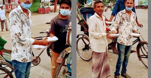 ছাত্রলীগ নেতা বিজয় দেব এর পক্ষ থেকে অসহায় মানুষের মাঝে ইফতার বিতরণ