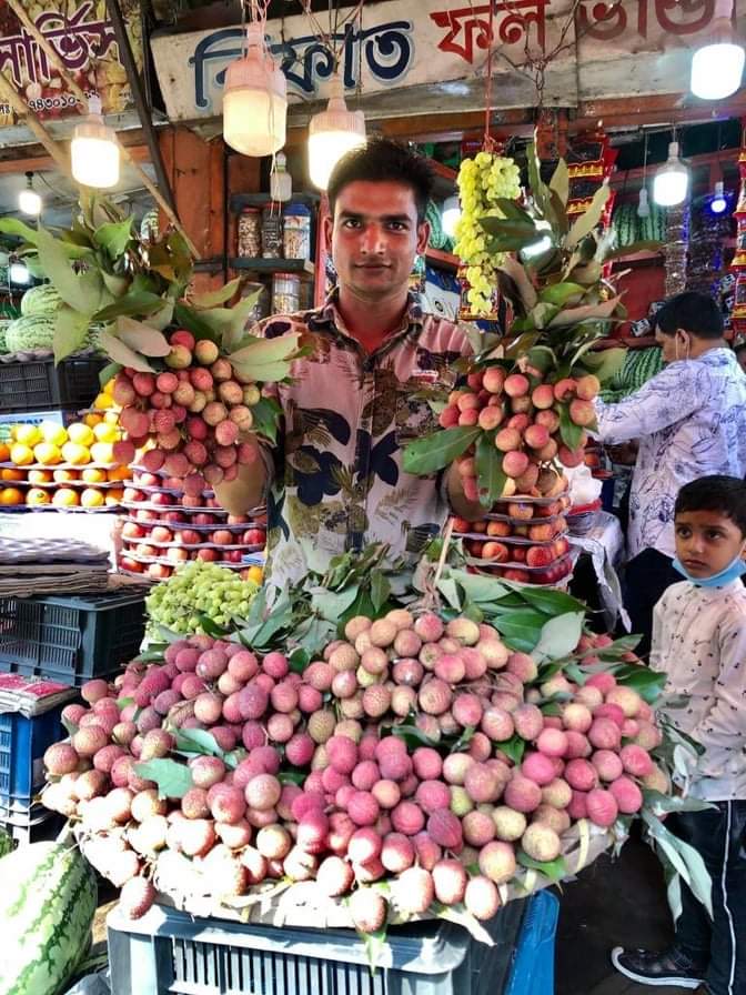 সিলেটের বিয়ানীবাজারে মৌসুমি লিচুর বাম্পার ফলন দামে সন্তুষ্ট ক্রেতারা