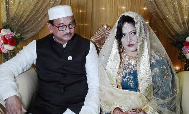 আইনি পরামর্শ নিতে এসে রেলমন্ত্রীর সাথে বিয়ের সম্পর্ক!