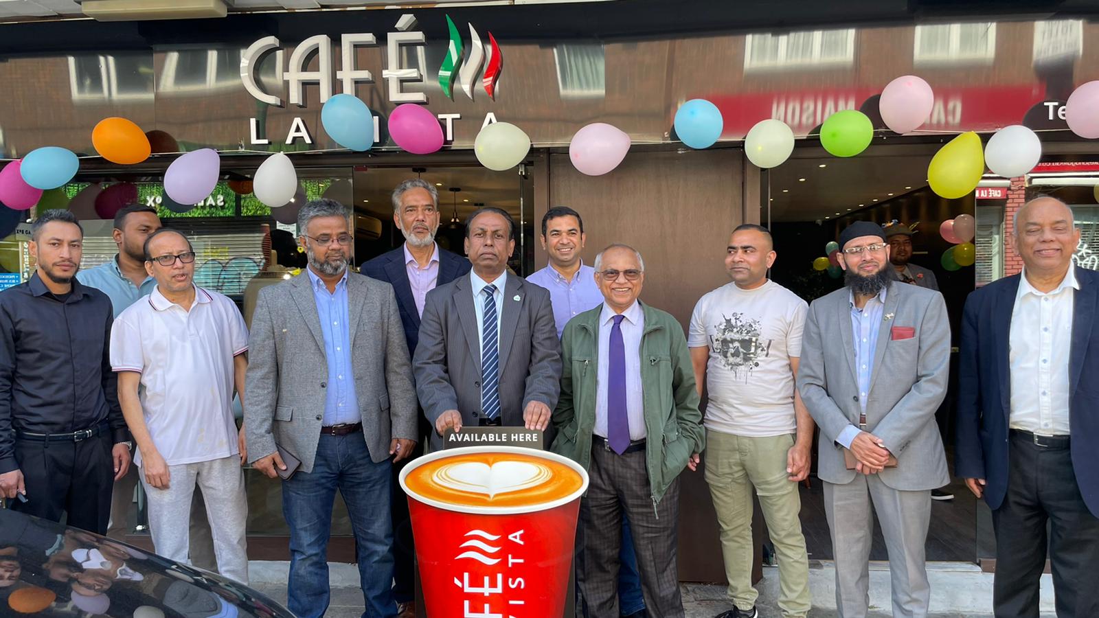 পুর্ব লন্ডনের ব্রিকলেনে ক্যাফে লাভিস্তা’র শুভ উদ্বোধন