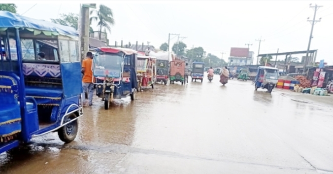 সিলেটের কোম্পানীগঞ্জের টুকের বাজারে অটোরিকশার স্ট্যান্ডের নামে প্রকাশ্যে চাঁদাবাজি