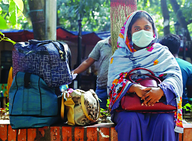 প্রবাসী কল্যাণ ভবনে ভিড়