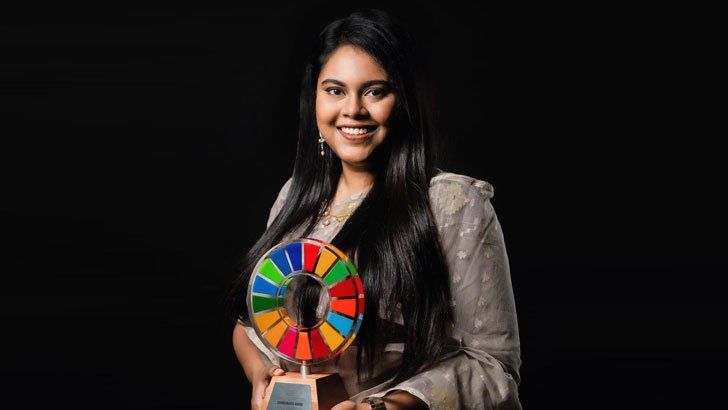 আন্তর্জাতিক অ্যাওয়ার্ড পেলেন বাংলাদেশি তরুণী ফাইরুজ