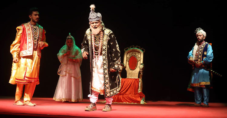 হারিয়ে যাচ্ছে  সার্কাস-যাত্রাপালা!
