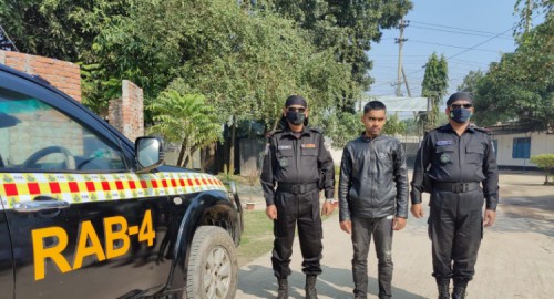 সাভারে ৩১ কেজি গাঁজাসহ মাদক ব্যবসায়ী গ্রেফতার