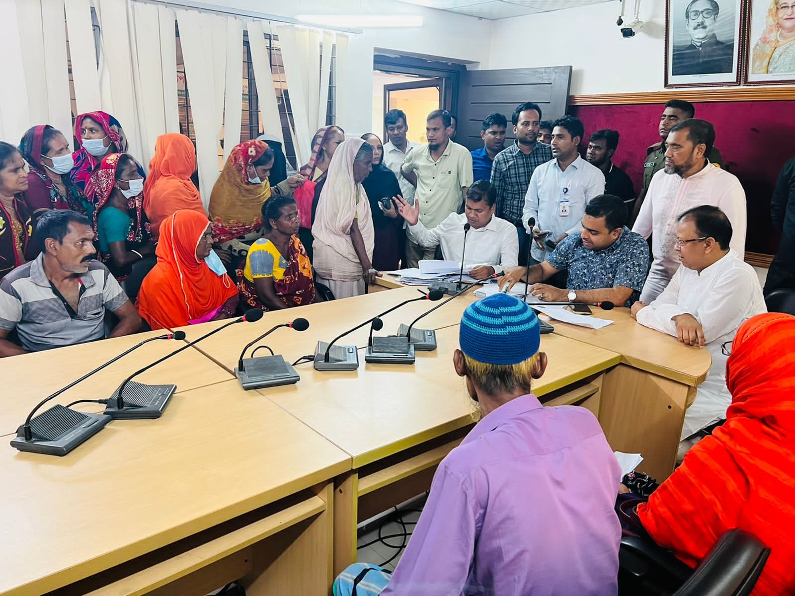 সাভারে আশ্রয়ন প্রকল্পের গৃহ প্রত্যাশীদের যাচাই-বাছাই সভা অনুষ্ঠিত