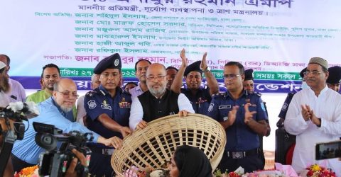 সাভারে উত্তরণ পল্লীর মাধ্যমে গৃহহীন বেদে পরিবারের মাঝে ঘর হস্তান্তর