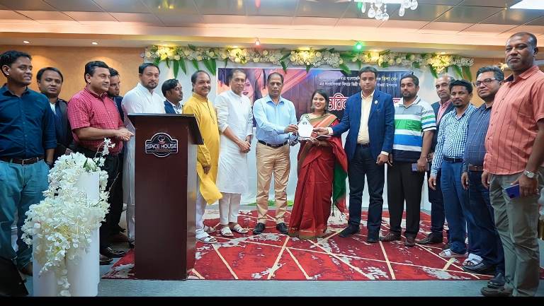 সতীর্থদের ভালবাসায় সিক্ত প্রবাসি সাংবাদিক তিশা সেন