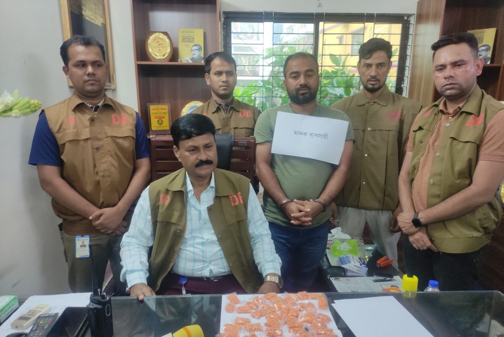 সাভারে ৬ হাজার পিস ইয়াবাসহ মাদক ব্যবসায়ী গ্রেপ্তার