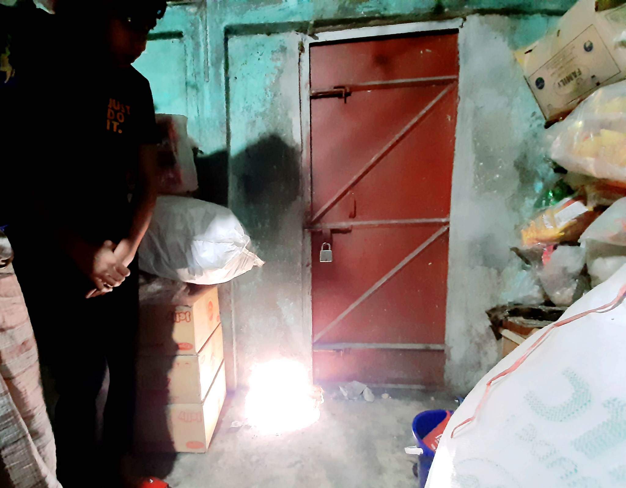 শান্তিগঞ্জে ব্যবসায়ীর দোকানে দুর্ধর্ষ চুরি