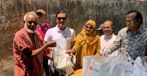 সাভার ক্লাবের ঈদ উপহার বিতরণ