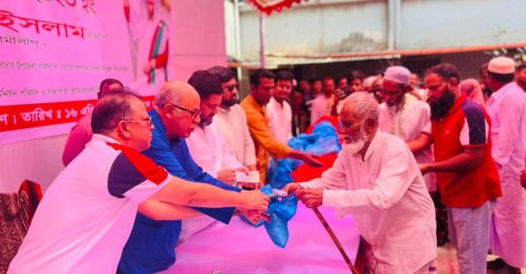 সাভারে দুঃস্থ মানুষের মাঝে প্রধানমন্ত্রীর ঈদ উপহার বিতরণ