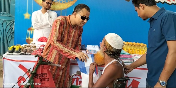 সাভারের তেঁতুলঝোড়ায় বিনামূল্যে ‘১ মিনিটে ঈদ বাজার’