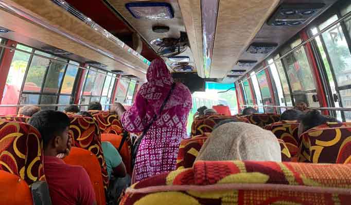 সাভারে হিজরাদের বাড়াবাড়ি; যাত্রীদের আহাজারী