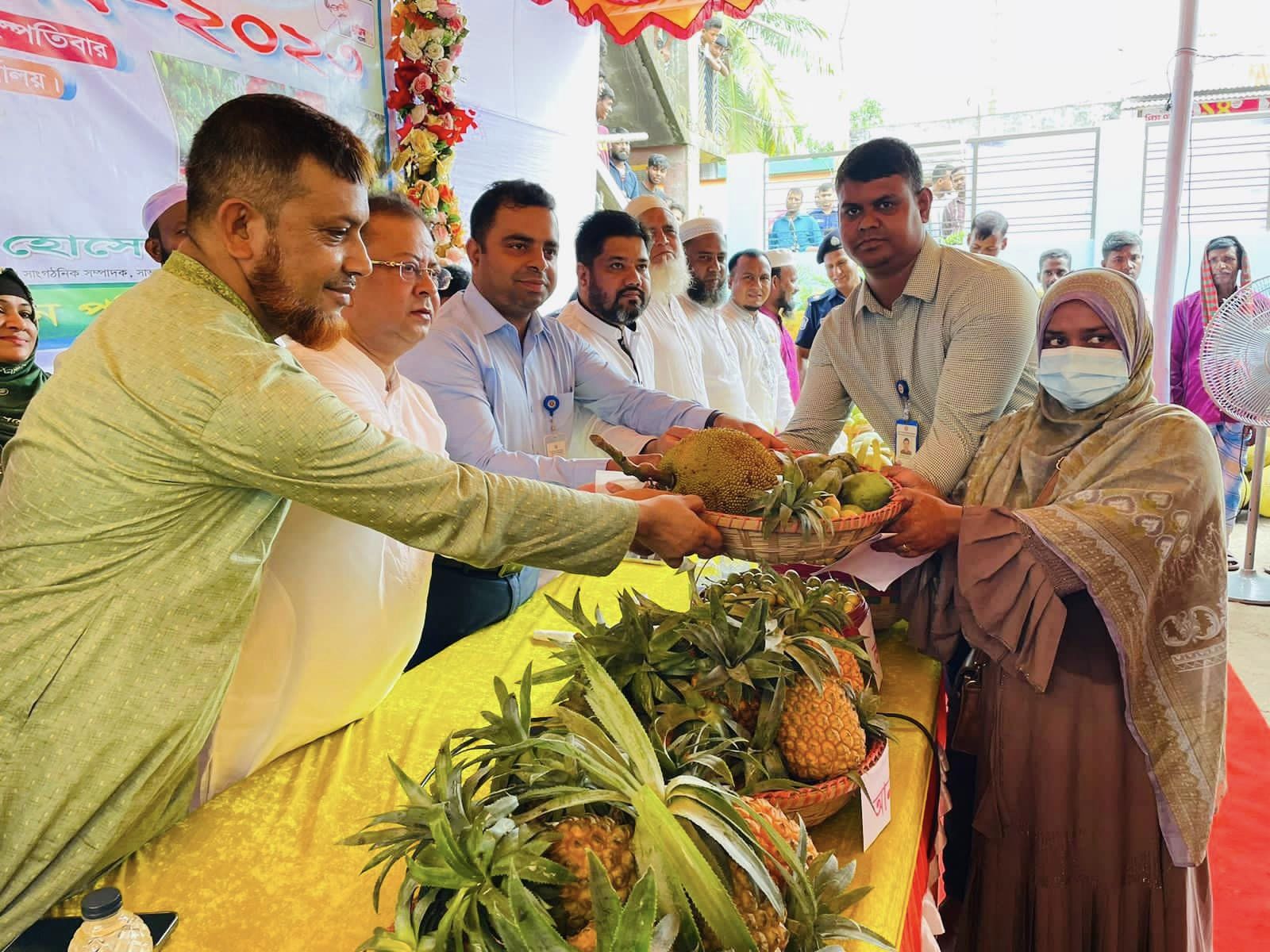 সাভারে অনুষ্ঠিত হলো ফল উৎসব
