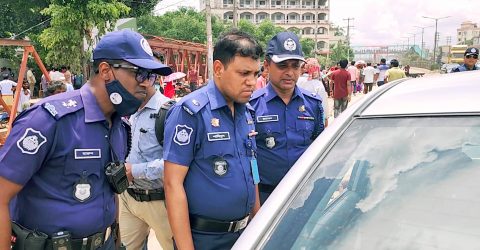 ঢাকার প্রবেশমুখে আমিনবাজার-আশুলিয়ায় পুলিশ চেকপোস্ট, তল্লাশি