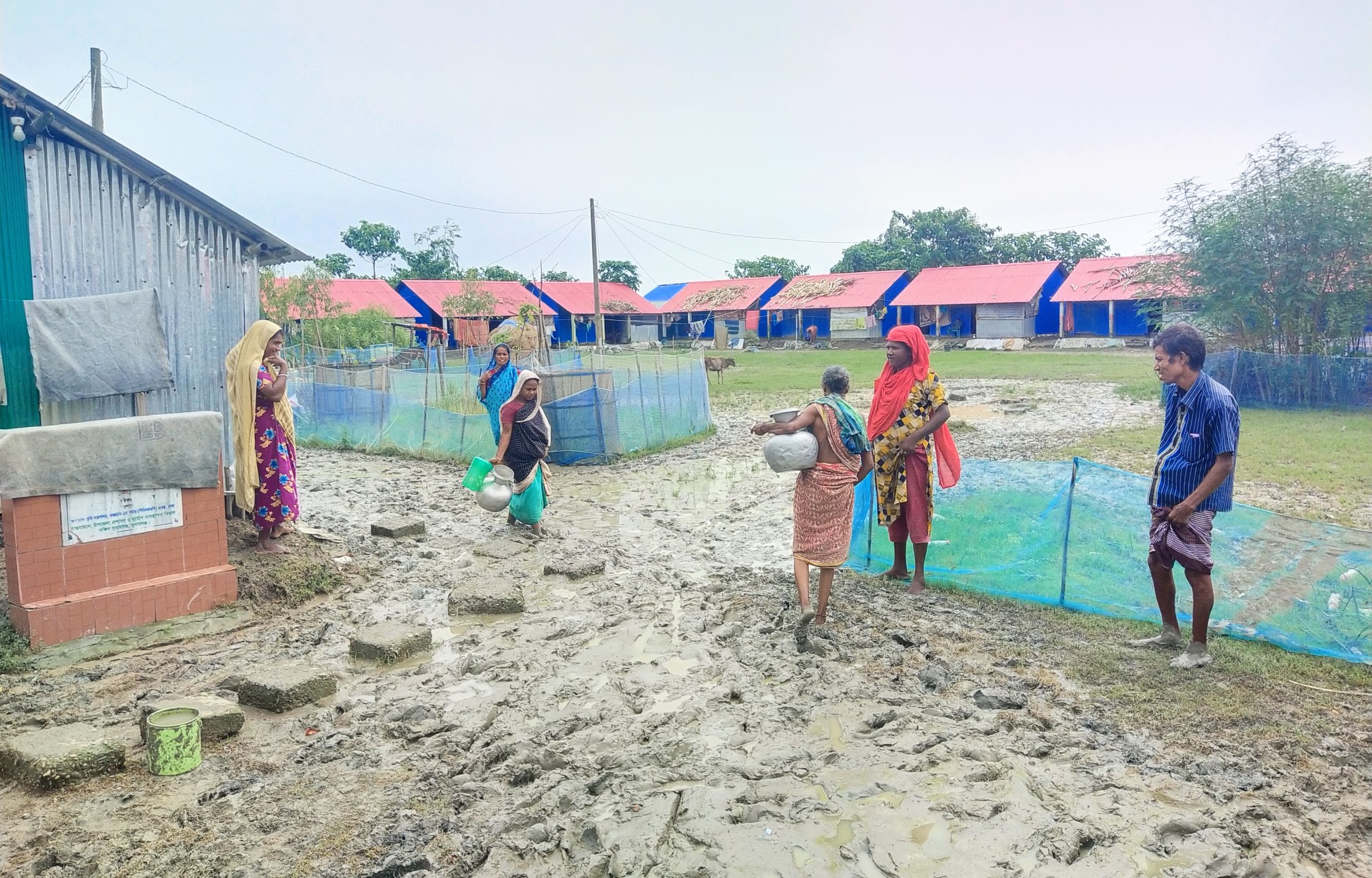 শান্তিগঞ্জে গুচ্ছগ্রামে ঘর পাওয়ার সুখ কেড়ে নিচ্ছে রাস্তার কাদা