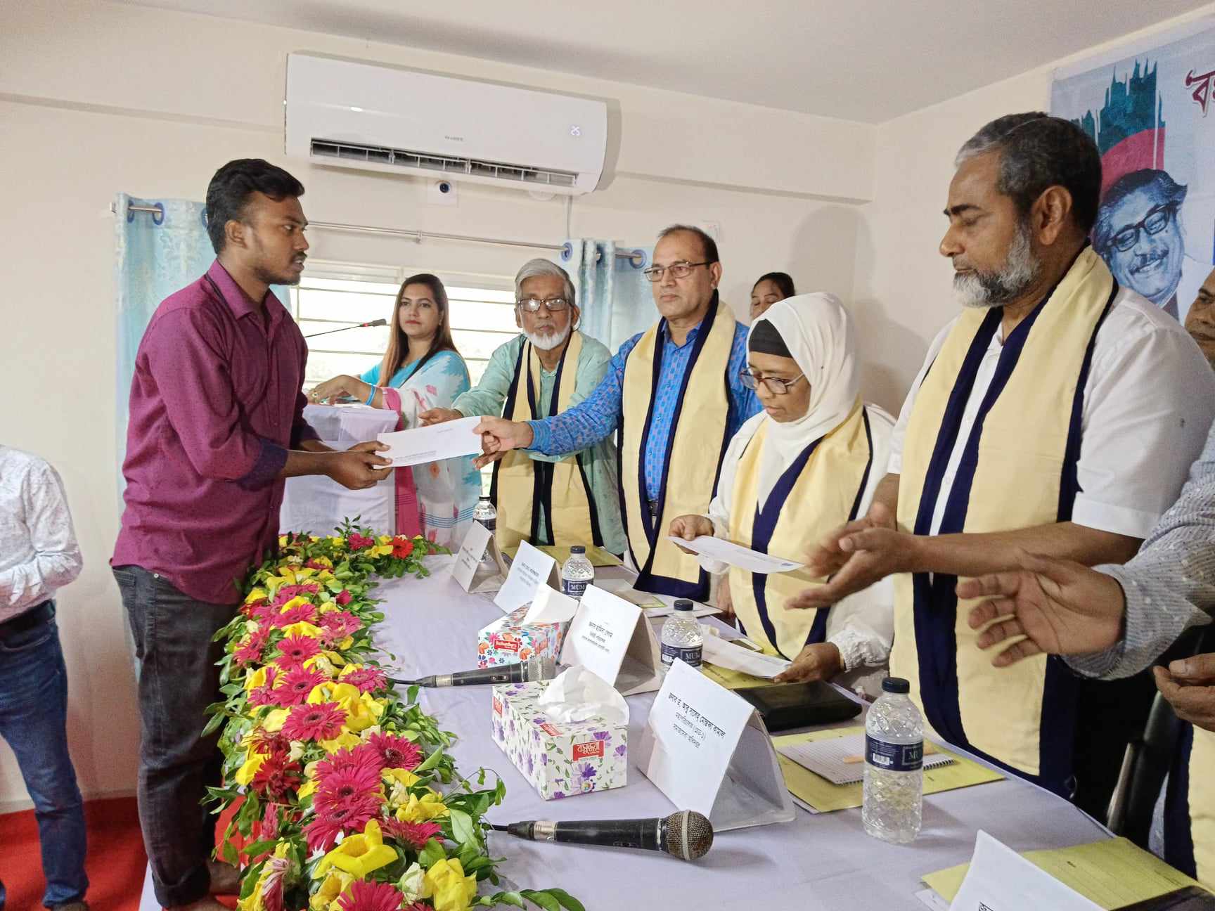 সাভারে সাস’র উদ্যোগে মেধাবী ছাত্র-ছাত্রীদের মাঝে শিক্ষাবৃত্তি বিতরণ