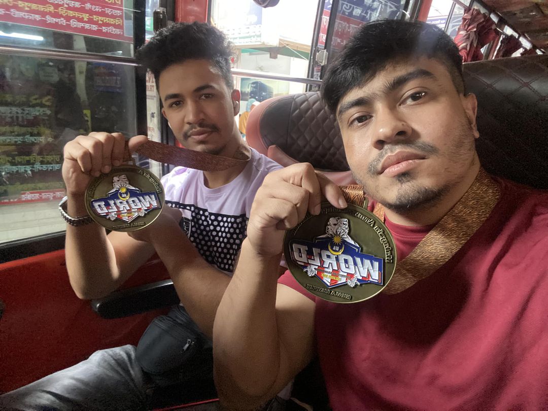 ওয়ার্ল্ড আর্ম রেসলিংয়ে বিশ্ব চ্যাম্পিয়ন বিয়ানীবাজারের আমান ও বখতিয়ার