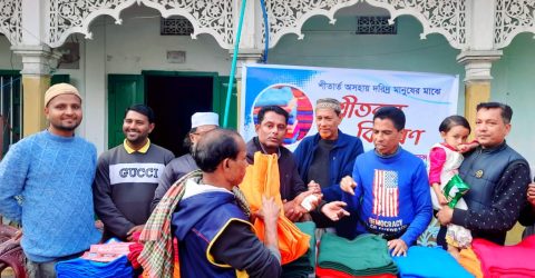 পাগলার মহাজন বাড়িতে শীতবস্ত্র বিতরণ