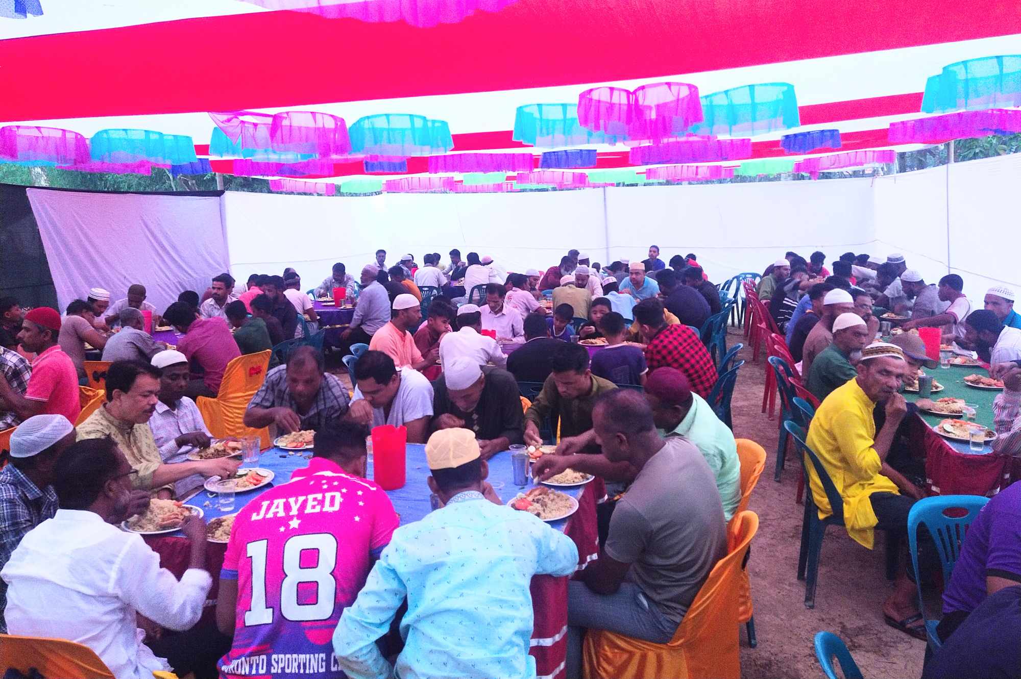 শান্তিগঞ্জে ব্যবসায়ী সিরাজ মিয়ার ইফতার মাহফিল