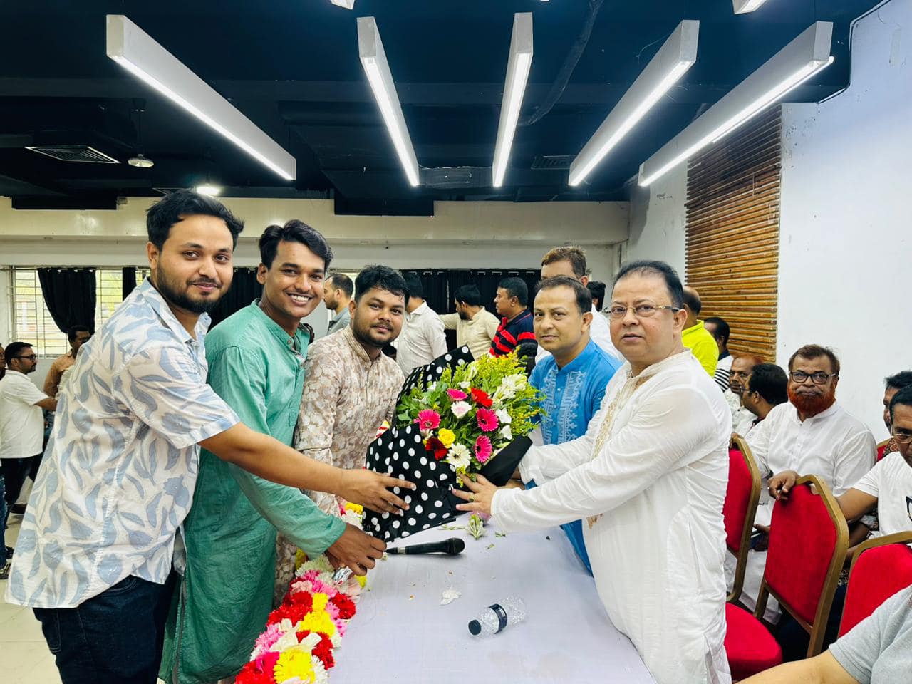 সাভার উপজেলা পরিষদের চেয়ারম্যান রাজীবকে শুভেচ্ছা জানালেন