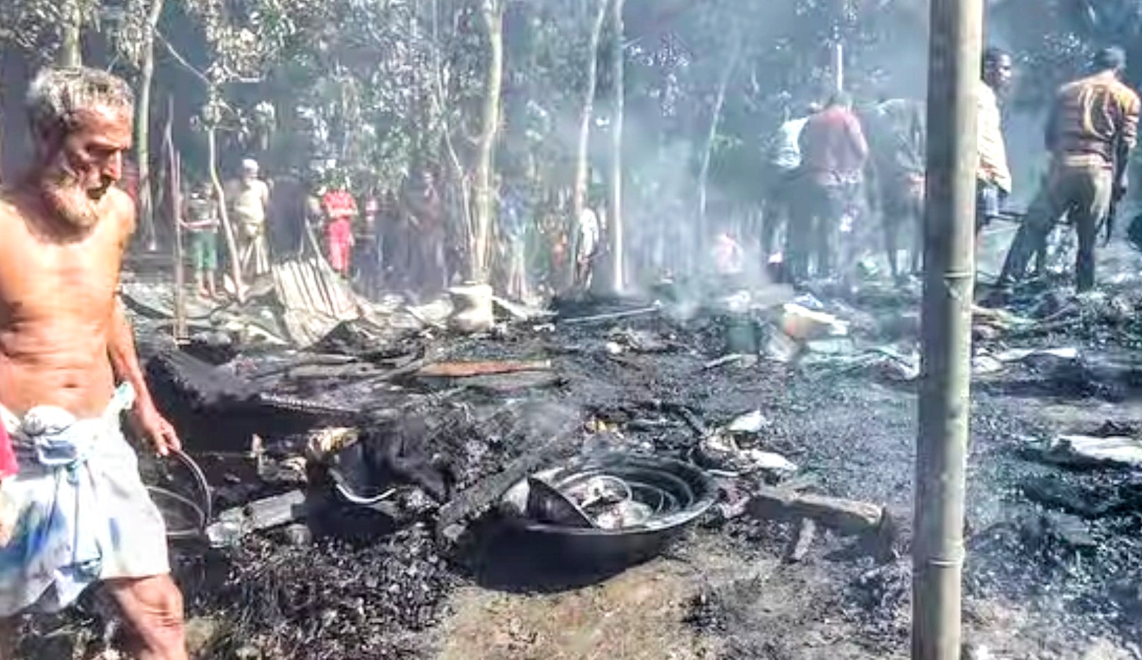 শান্তিগঞ্জে অ*গ্নিকা*ণ্ডে নিঃস্ব ৩ পরিবার: ক্ষ*তি ১০ লক্ষ টাকা
