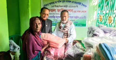 জন্মদিনে শীতবস্ত্র বিতরণ করেছেন ডা: আফজল