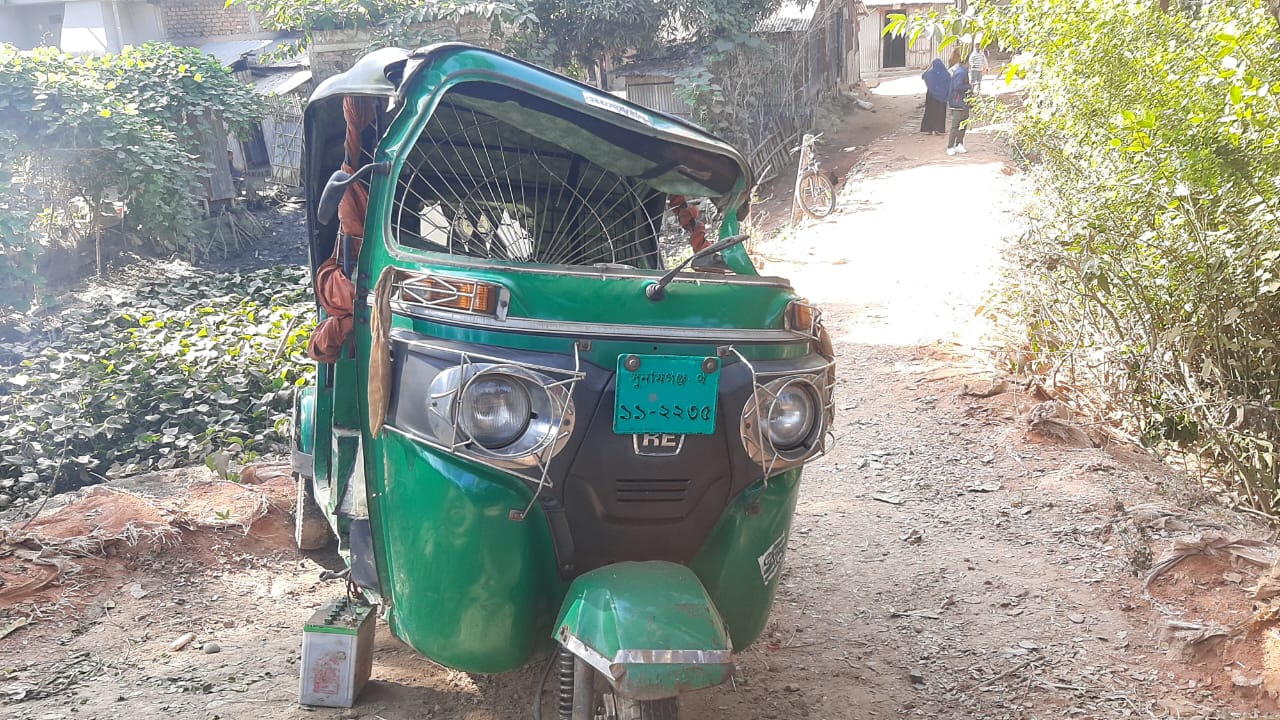 শান্তিগঞ্জে সিএনজি-মোটরবাইক সং*ঘর্ষে মামা-ভাগ্না নি*হত