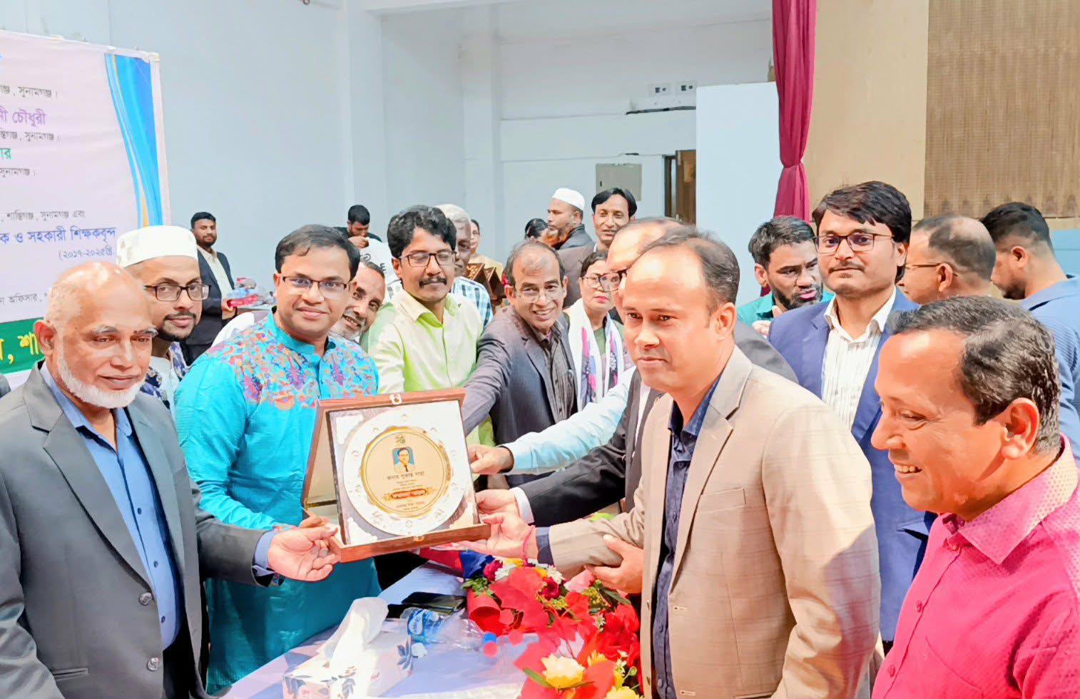 শান্তিগঞ্জে প্রাথমিক শিক্ষা পরিবারের আয়োজনে বিদায় সংবর্ধনা