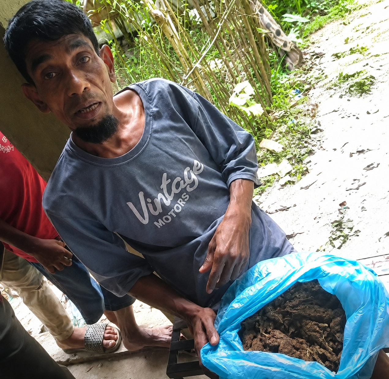 শান্তিগঞ্জের মাদকসহ জনতার হাতে আটক ১