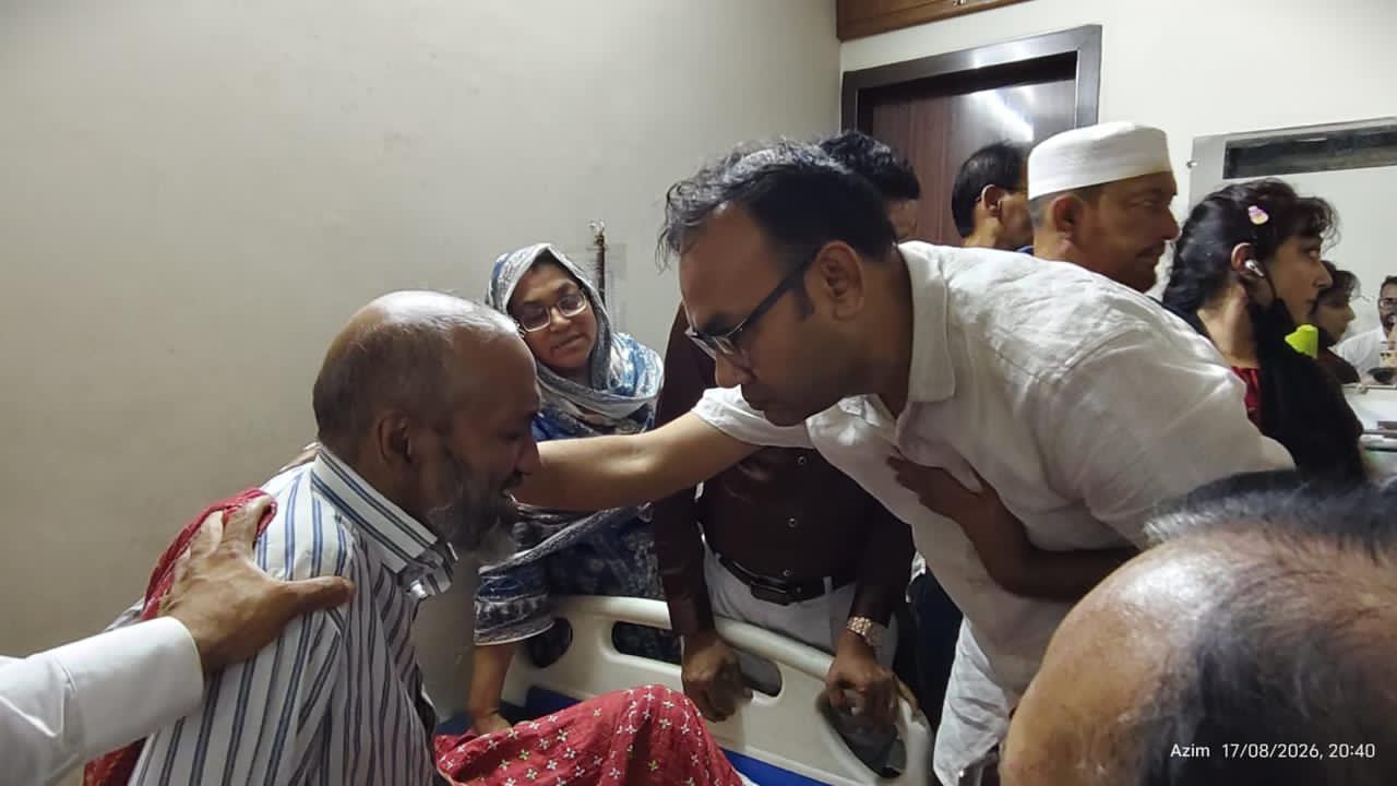 মানবতার সেবায় সাভার সম্মিলিত সাংস্কৃতিক জোট, ক্যান্সার আক্রান্ত ব্যবসায়ী আশরাফুজ জামানের চিকিৎসায় ১ লাখ ২৫ হাজার টাকা সহায়তা